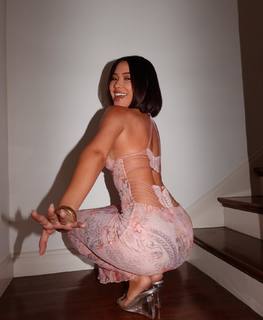 Julia Kelly feet photo thumbnail