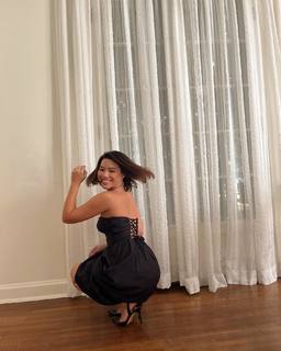 Julia Kelly feet photo thumbnail