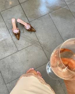 Julia Kelly feet photo thumbnail