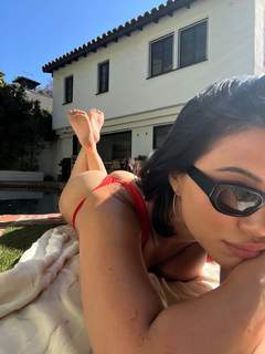 Julia Kelly feet photo thumbnail