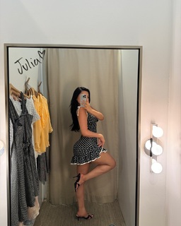 Julia Kelly feet photo thumbnail