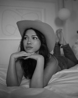 Julia Kelly feet photo thumbnail