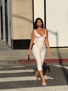 Julia Kelly feet photo thumbnail