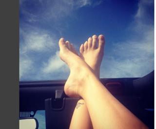Julia Konrad feet photo 1