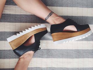 Julia Konrad feet photo 14