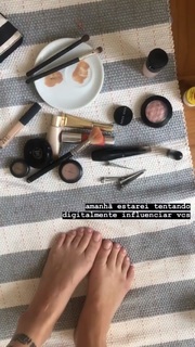 Julia Konrad feet photo 3