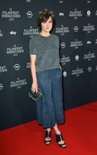 Julia Koschitz feet photo 9