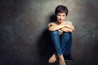 Julia Koschitz feet photo 9