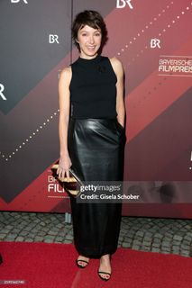 Julia Koschitz feet photo 4