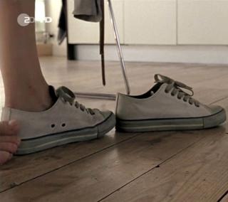 Julia Koschitz feet photo 3