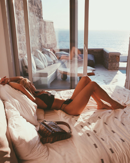Julia Kuczynska feet photo 1