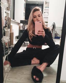 Julia Kuczynska feet photo 11