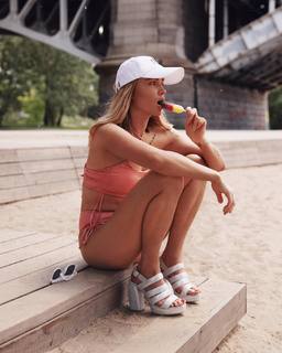 Julia Kuczynska feet photo 15