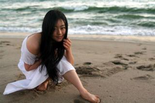 Julia Ling feet photo 3