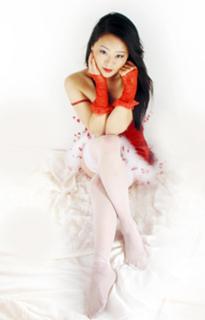 Julia Ling feet photo 2