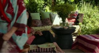 Julia Louis-Dreyfus feet photo thumbnail