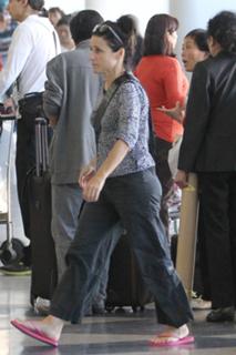 Julia Louis-Dreyfus feet photo thumbnail