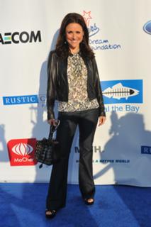 Julia Louis-Dreyfus feet photo thumbnail