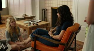 Julia Louis-Dreyfus feet photo thumbnail