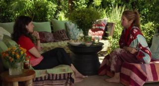 Julia Louis-Dreyfus feet photo thumbnail