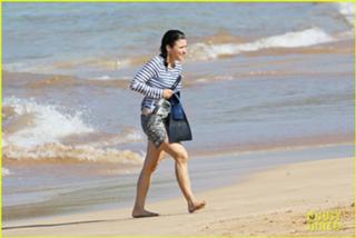 Julia Louis-Dreyfus feet photo thumbnail