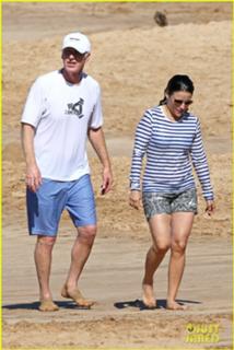 Julia Louis-Dreyfus feet photo thumbnail