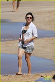 Julia Louis-Dreyfus feet photo thumbnail
