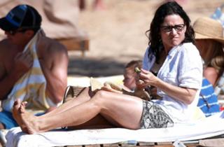 Julia Louis-Dreyfus feet photo thumbnail