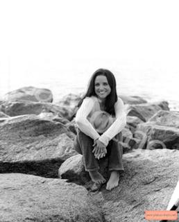 Julia Louis-Dreyfus feet photo thumbnail