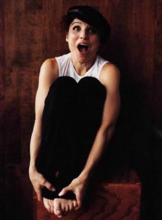 Julia Louis-Dreyfus feet photo thumbnail