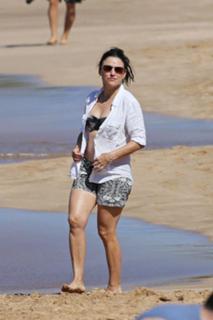 Julia Louis-Dreyfus feet photo thumbnail