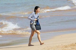 Julia Louis-Dreyfus feet photo thumbnail