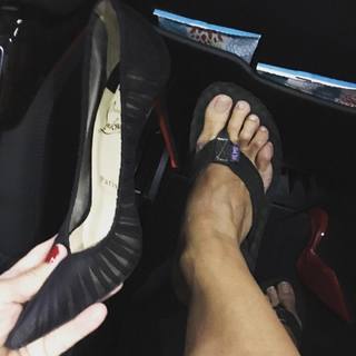 Julia Louis-Dreyfus feet photo thumbnail