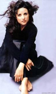 Julia Louis-Dreyfus feet photo thumbnail