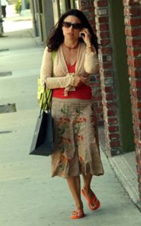 Julia Louis-Dreyfus feet photo thumbnail