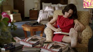 Julia Louis-Dreyfus feet photo thumbnail