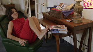 Julia Louis-Dreyfus feet photo thumbnail