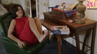 Julia Louis-Dreyfus feet photo thumbnail
