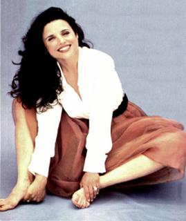 Julia Louis-Dreyfus feet photo thumbnail