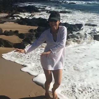 Julia Louis-Dreyfus feet photo thumbnail