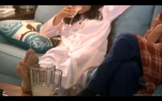Julia Louis-Dreyfus feet photo thumbnail