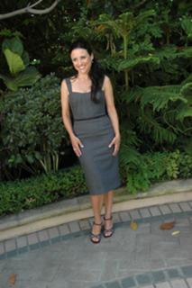 Julia Louis-Dreyfus feet photo thumbnail
