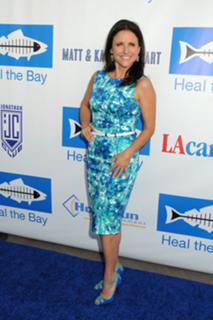 Julia Louis-Dreyfus feet photo thumbnail