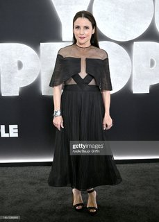 Julia Louis-Dreyfus feet photo thumbnail