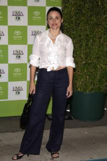 Julia Louis-Dreyfus feet photo thumbnail