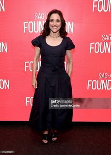 Julia Louis-Dreyfus feet photo 5