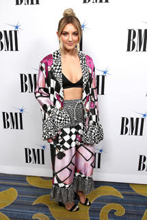 Julia Michaels feet photo 2