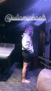 Julia Michaels feet photo 17
