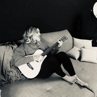 Julia Michaels feet photo 9