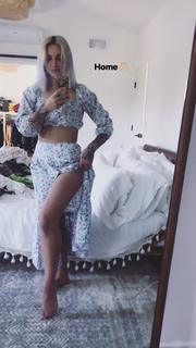 Julia Michaels feet photo 7